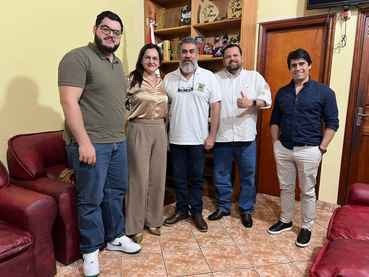 Intendente de Arroyos y Esteros con empresarios
